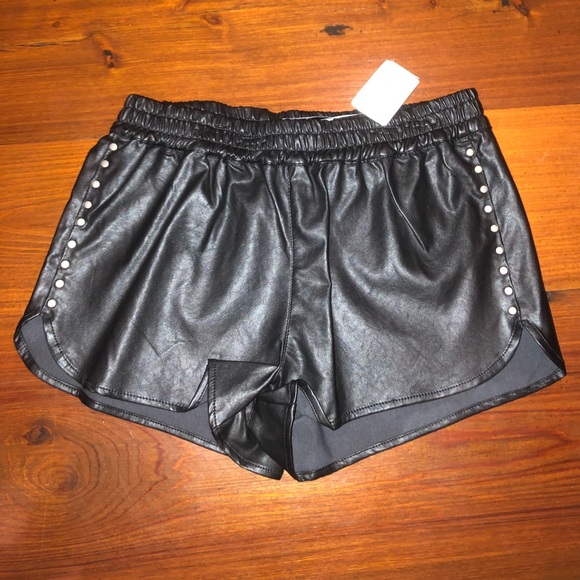 Shorts - Picture 3 of 4